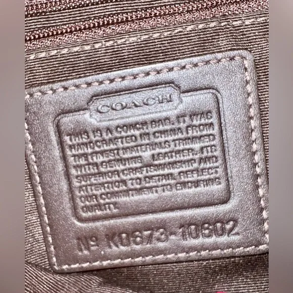 Coach Vintage CC Signature canvas and leather shoulder bag - Picture 15 of 16